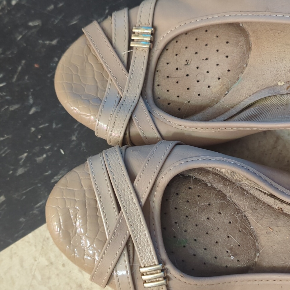 Flats - Picture 2 of 2